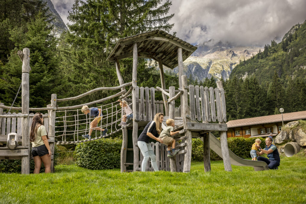 Spielplatz Handeck Familie